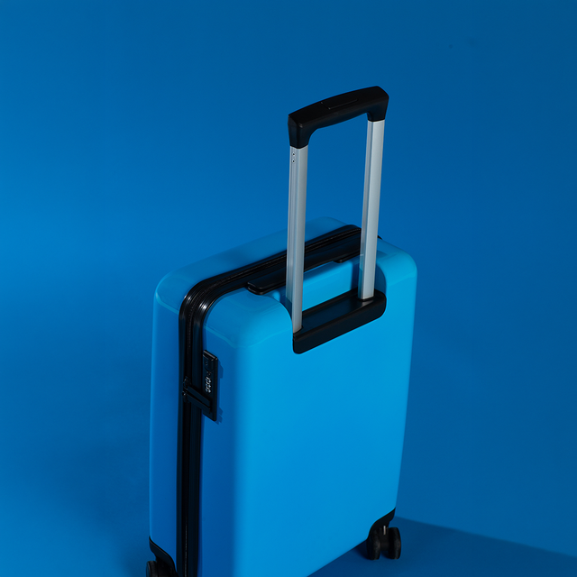 TRAVEL PRO, hellblau (Reisekoffer - 65 cm)